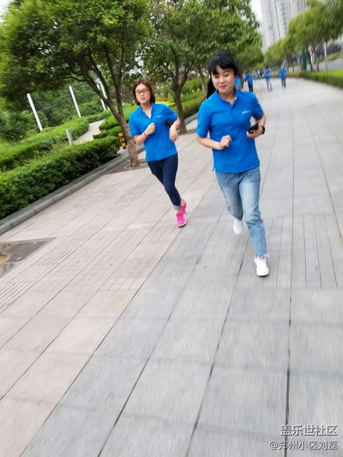 雨中奔跑的小伙伴们！