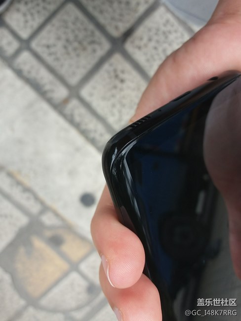 关于s8屏幕下方缝隙大的问题