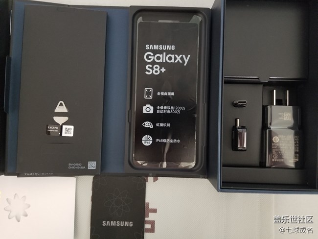今天早上已经拿到S8+，简单发张图吧。