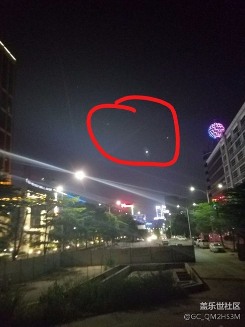 三星s7e夜拍有小星星，现实中是没有的，怎么回事？