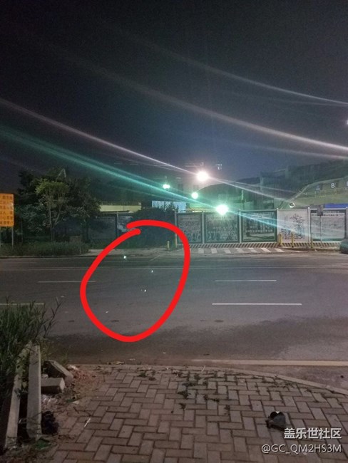 三星s7e夜拍有小星星，现实中是没有的，怎么回事？