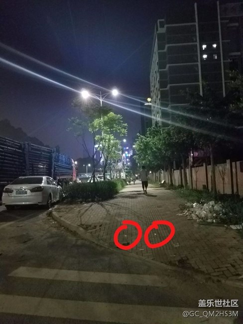 三星s7e夜拍有小星星，现实中是没有的，怎么回事？