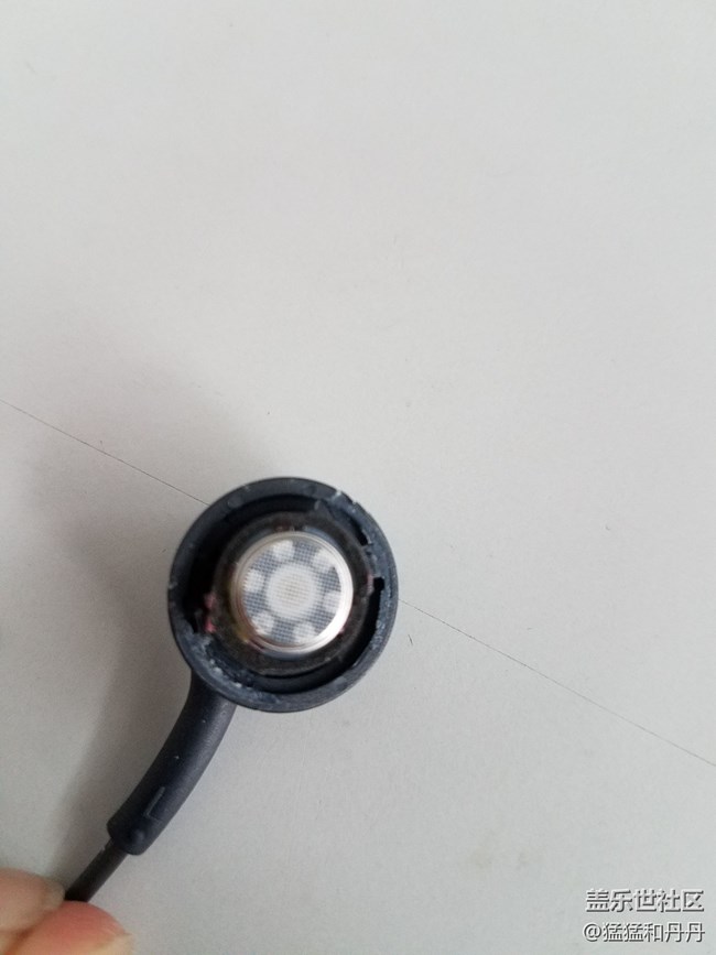 自己好奇s8的无原装耳机但是对比了朋友的真正国行差别很大