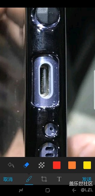 三星s8+充电口胶圈上下厚度不一样