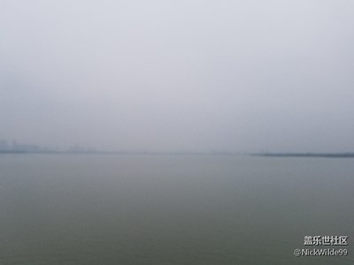 雨中朦胧的武汉东湖