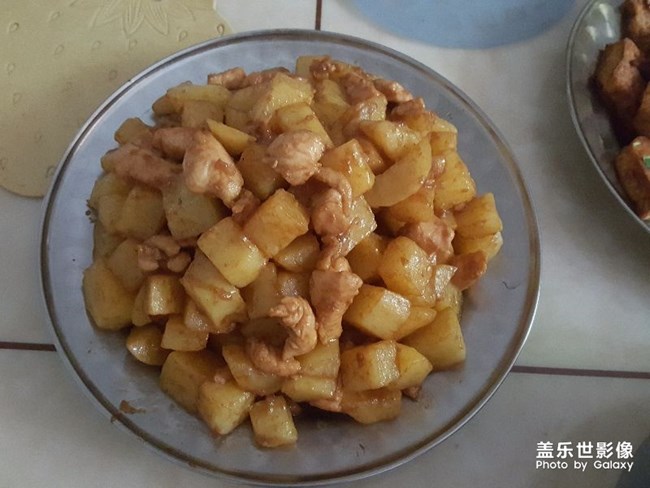 我和家人一起做饭