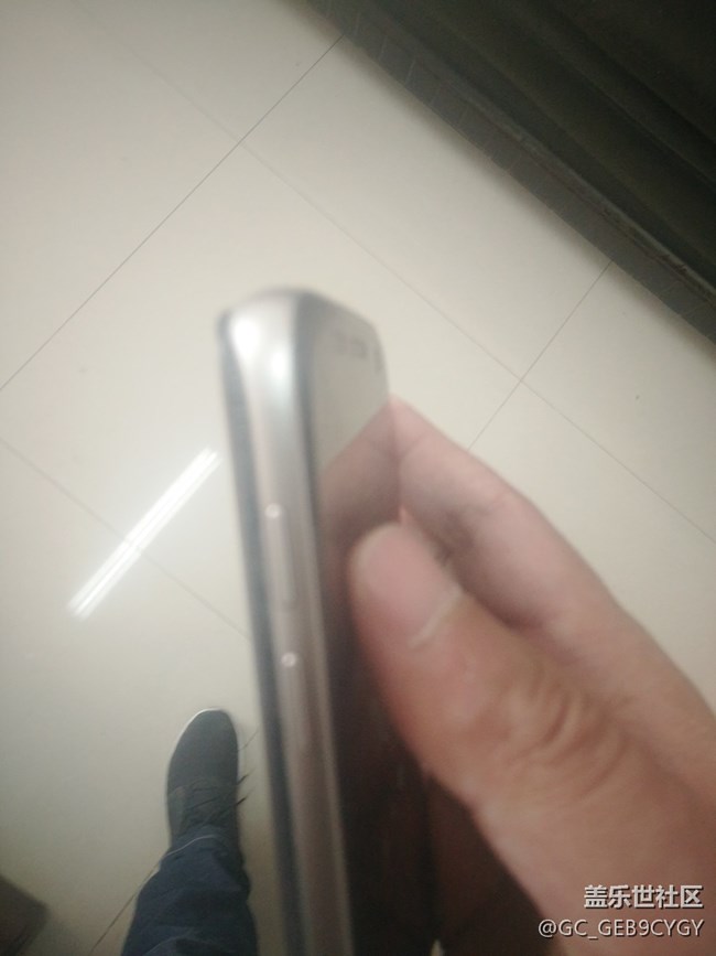 S7电鼓包顶开后盖，电池质量如此之差，*如此之难