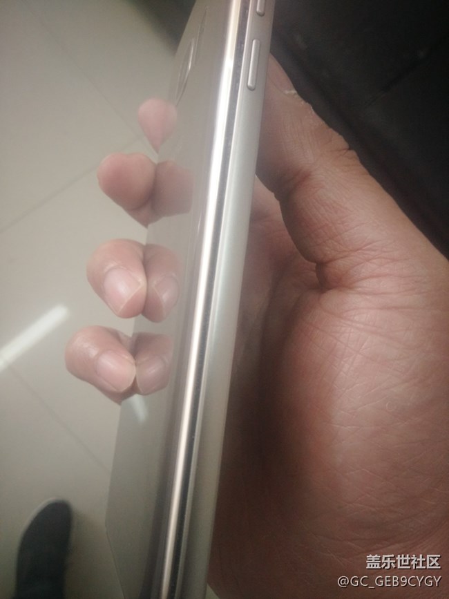 S7电鼓包顶开后盖，电池质量如此之差，*如此之难