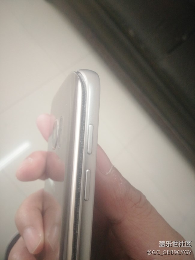 S7电鼓包顶开后盖，电池质量如此之差，*如此之难