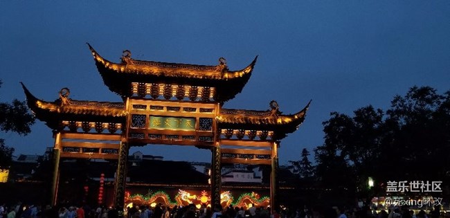 去了趟南京，顺手试了试夜拍。