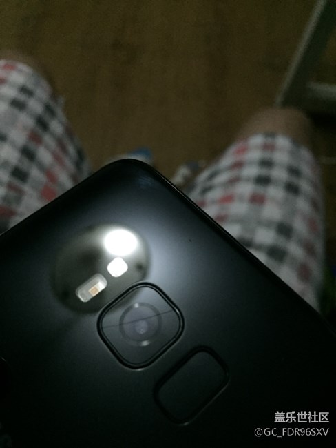 三星S8 摄像头镜片自然开裂 真是醉了