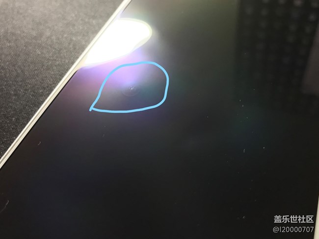 前几天在天猫苏宁入了台note5 现在发现内屏上有个突起。。