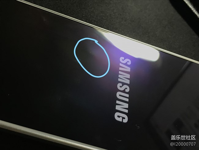 前几天在天猫苏宁入了台note5 现在发现内屏上有个突起。。