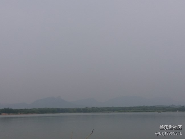 萌萌小雨下的山川美景