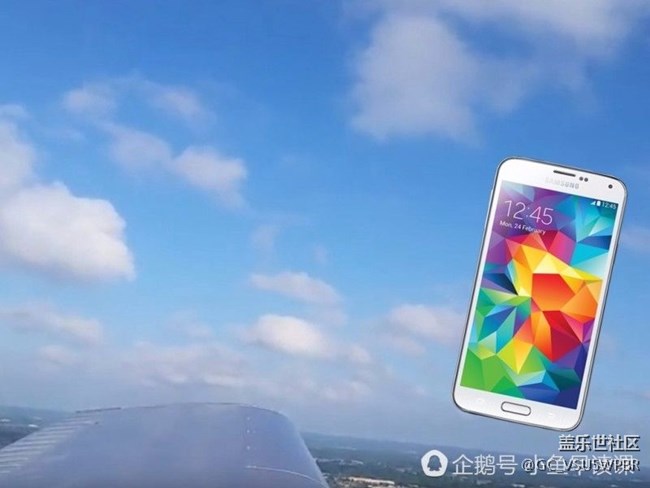 三星手机从飞机坠下,落地后完好无损,火了 三星手机从飞机坠下,落地后完好无损,火了