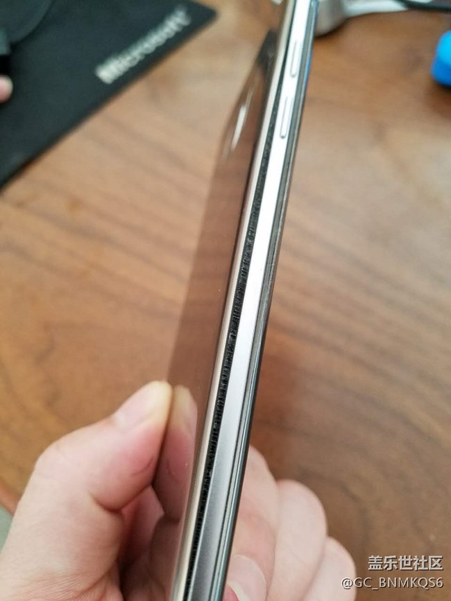 s7edge质量太差，玩个王者荣耀竟然会炸后盖，各位要小心了