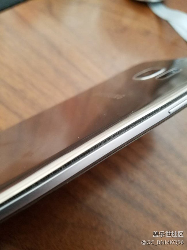 s7edge质量太差，玩个王者荣耀竟然会炸后盖，各位要小心了