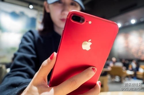 旗舰对决：三星Note8与苹果iPhone 7 Plus人像模式同框PK