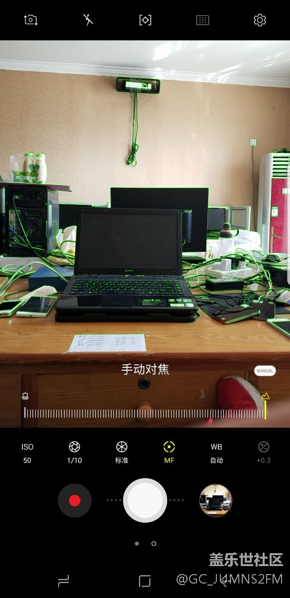 手动调焦出绿色线，这是新功能？
