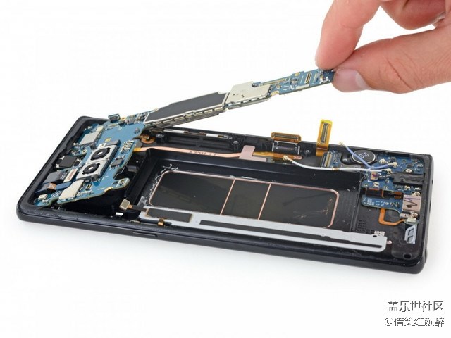拆解 Galaxy Note 8，大量粘合胶水使其只得到四分的拆解分