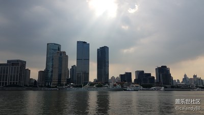 浦江两岸