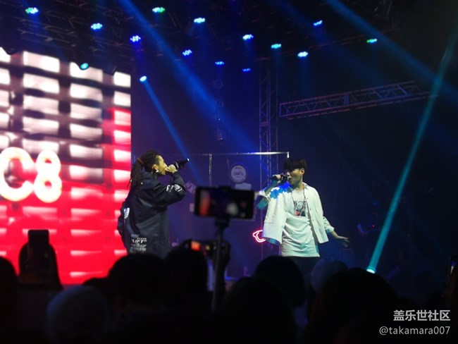 三星C8中国发布，嘻哈歌手助力燃爆全场
