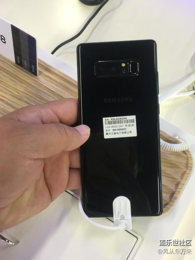 今天到实体店 感受note8。有图