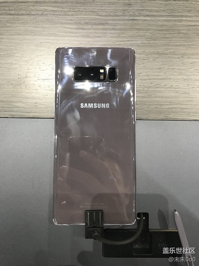 三星盖乐世Note8银色(紫色?粉色?)细节赏析图 三星盖乐世Note8银色(紫色?粉色?)细节赏析图