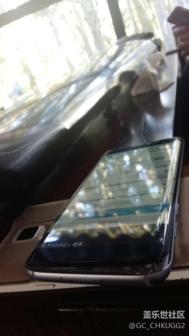 看星坚强……弯折下继续正常使用的盖乐世。问题是怎么修呢？