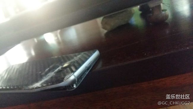 看星坚强……弯折下继续正常使用的盖乐世。问题是怎么修呢？