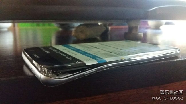 看星坚强……弯折下继续正常使用的盖乐世。问题是怎么修呢？