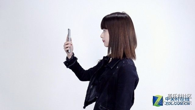美女演示三星Note 8虹膜解锁究竟有多快 美女演示三星Note 8虹膜解锁究竟有多快