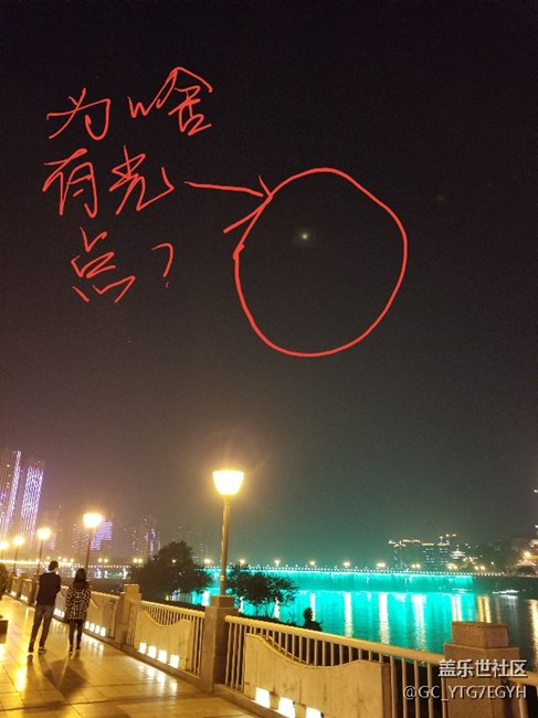 为啥夜拍有光点？