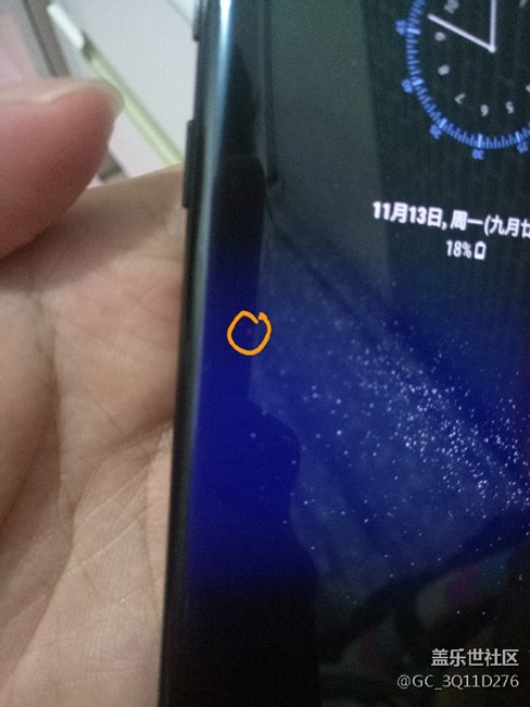 屏幕出站一个红点什么情况？像素点坏了？