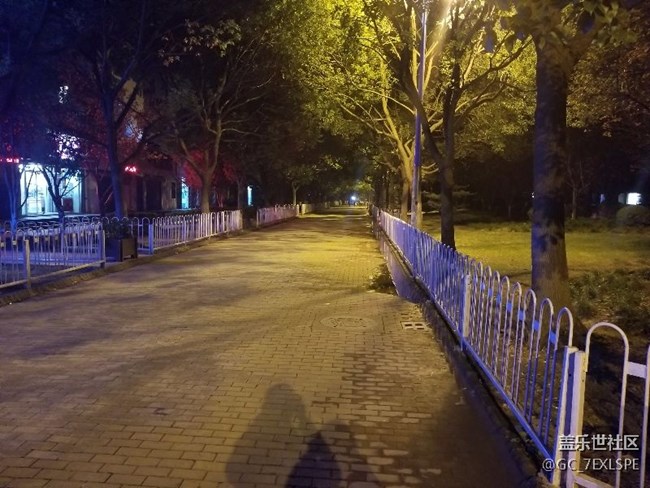 S8拍夜景的时候屏幕预览超级模糊