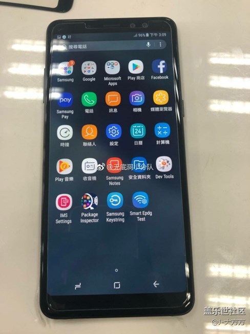 三星Galaxy A8+(2018)亮屏照