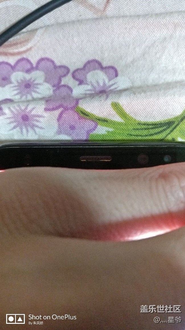 请留意听筒位置，或许你们的s8也有这样的情况