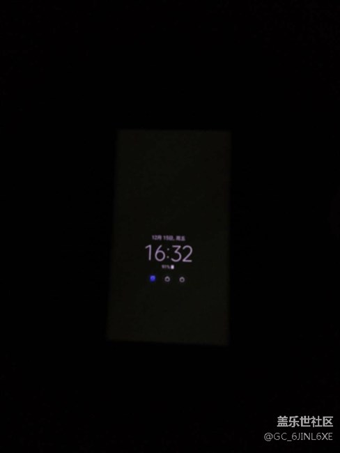息屏显示黑色部分发光
