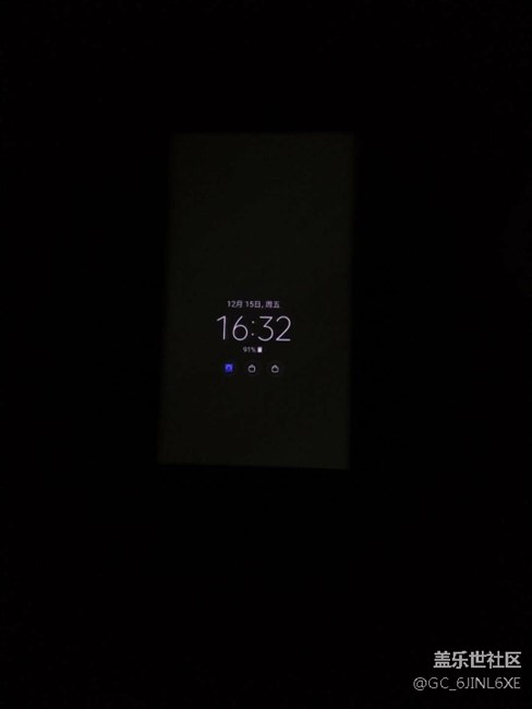息屏显示黑色部分发光