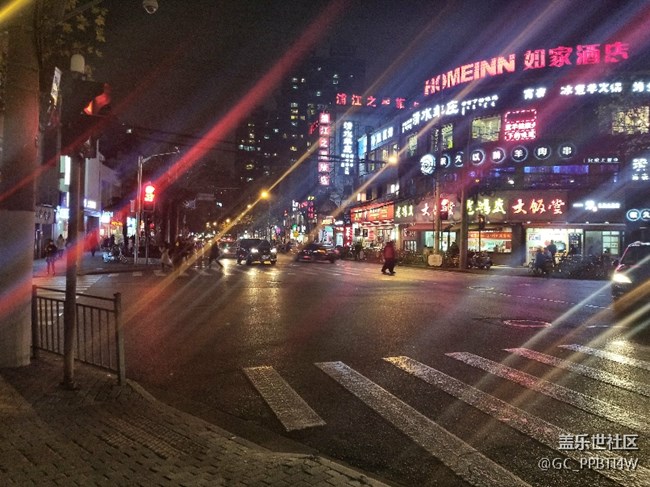 我的s8+夜景反光到怀疑人生，，，，