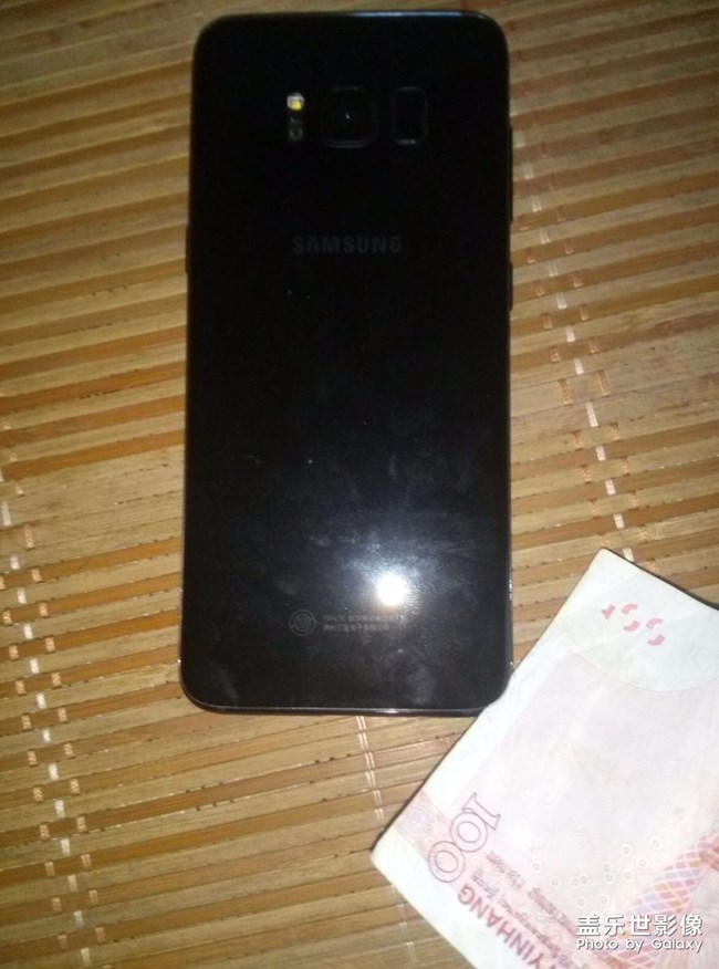 为什么我的s8边角能插纸