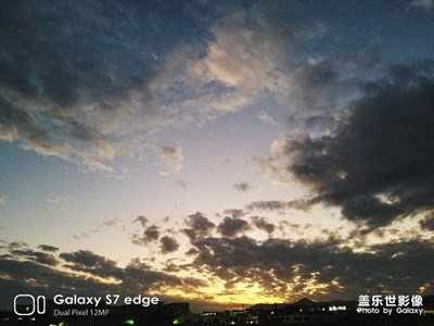 Galaxy s7 edge  暗光成像