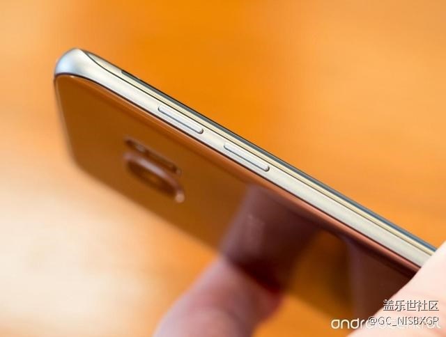 三星S7成一代跳水王：仅售1300元 除了系统烂价格没毛病