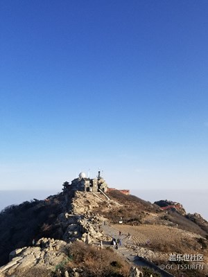 拿着note8游泰山~