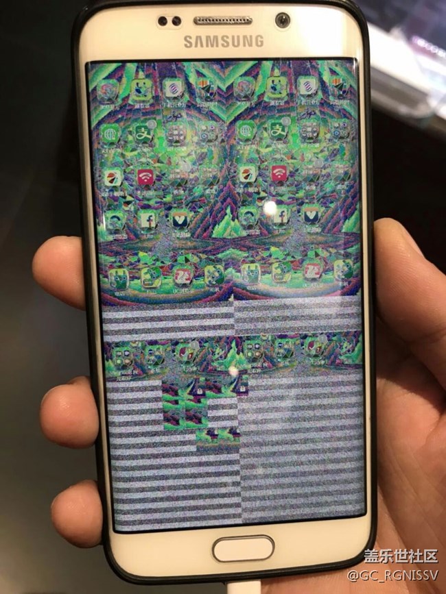 请问谁的手机会出现这样，谁知道原因？