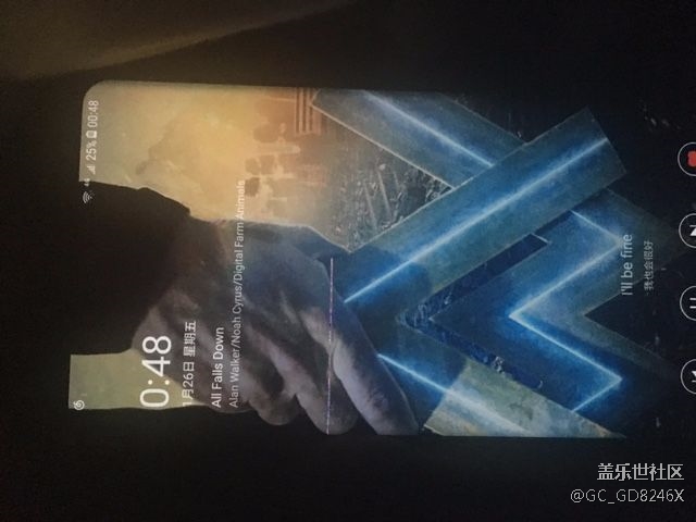 这屏幕出现彩色条纹是什么鬼？