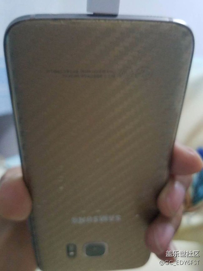 s7edge换完屏幕后盖颜色大面积脱落