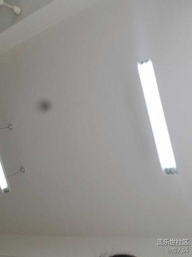 前置摄像头有黑点