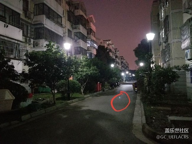 求助各位星粉，照片有光斑怎么回事