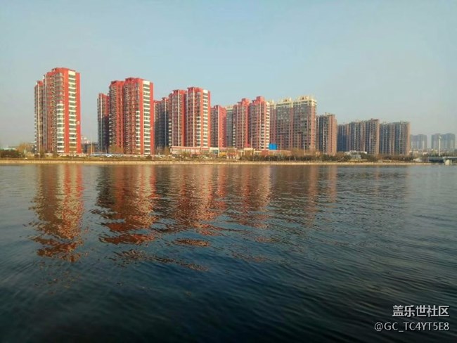 《傍水人家》